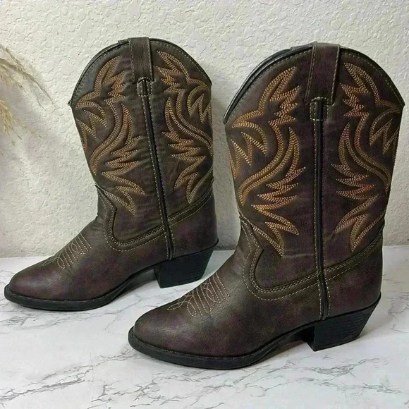 Austin Trading Co. Kid's Cowboy Pull On Boots Brown
Faux Leather Size 3 - Picture 2 of 15